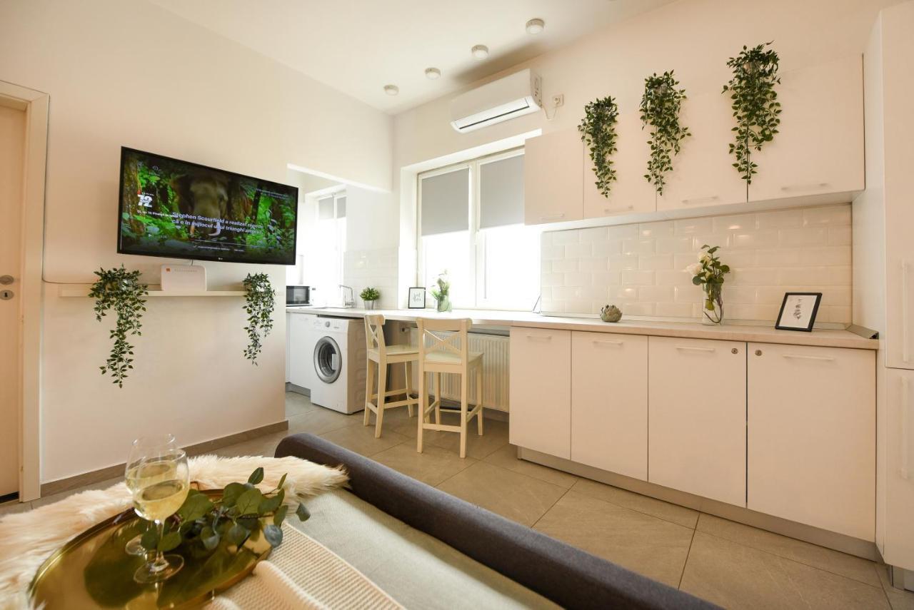 Read All About It - Stylish Central Studio Bucarest Exterior foto